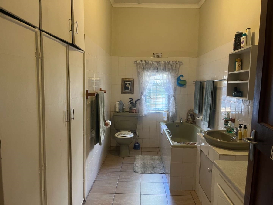 4 Bedroom Property for Sale in Kanoneiland Northern Cape